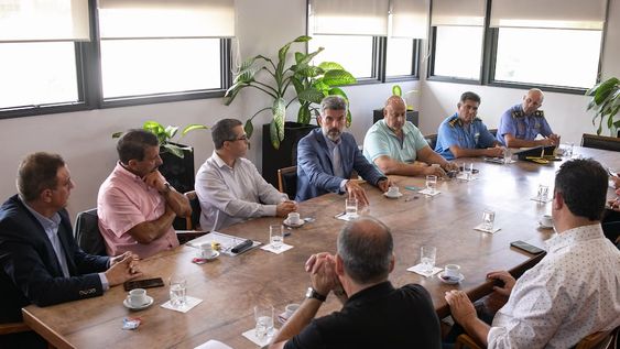 El intendente suma a taxis y remises al programa Ojos en Alerta