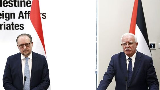El Ministro de Relaciones Exteriores y Expatriados de Palestina, Riyad al-Malki, a la derecha, y su homólogo austriaco, Alexander Schallenberg, en una imagen de archivo.