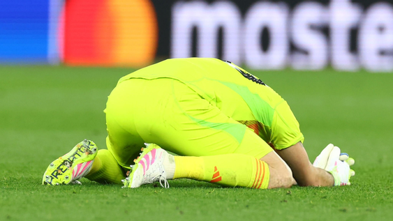 Dibu Martínez, afuera de la Champions League