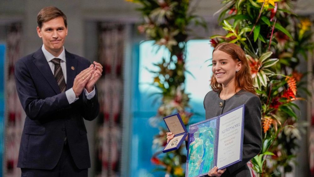Con una ovación, la hija de María Corina Machado recibió el Premio Nobel de la Paz.