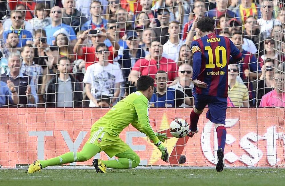 El Barcelona venció al Valencia y sigue firme como único líder