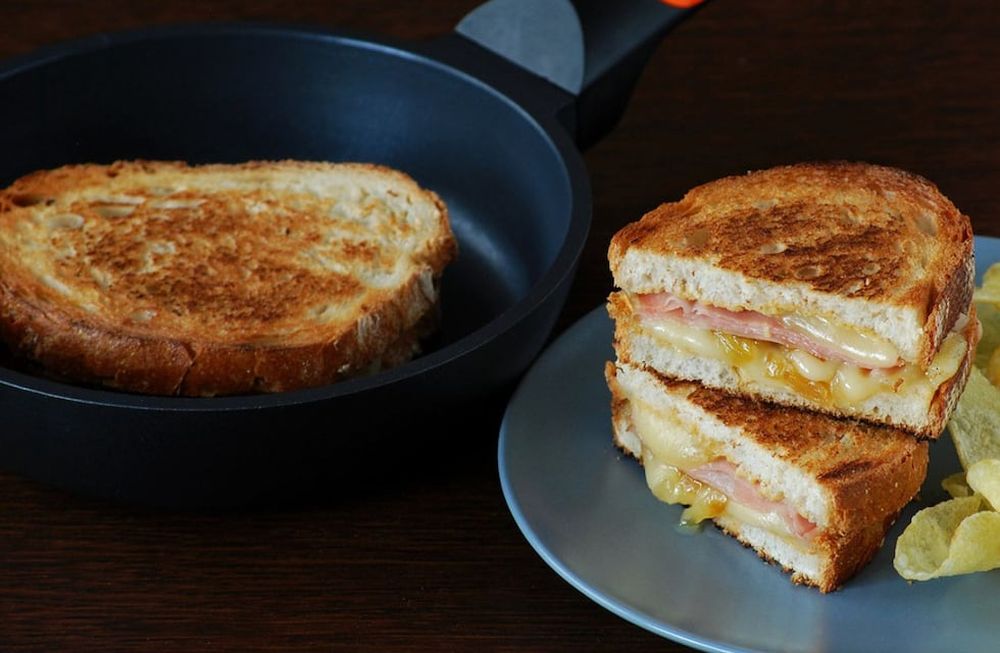 Sándwich viral y económico en sartén. Foto: directoalpaladar.