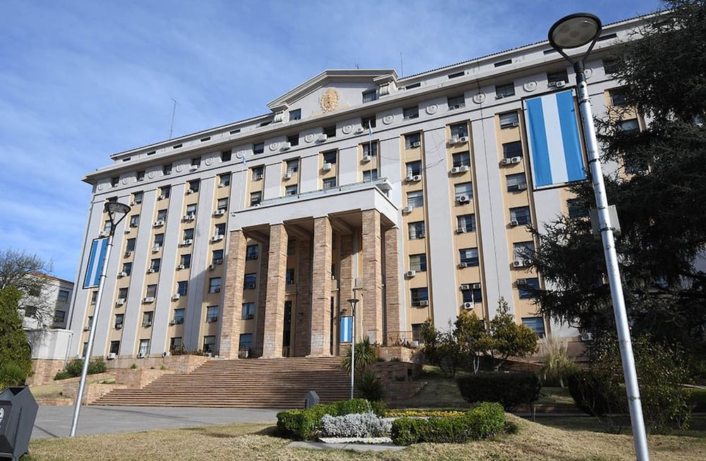 Frente del edificio de Casa de Gobierno de Mendoza - José Gutiérrez / Los Andes