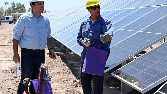 Estudio y manos a la obra: terminaron un curso de instalación de paneles e hicieron las prácticas en el Parque Solar