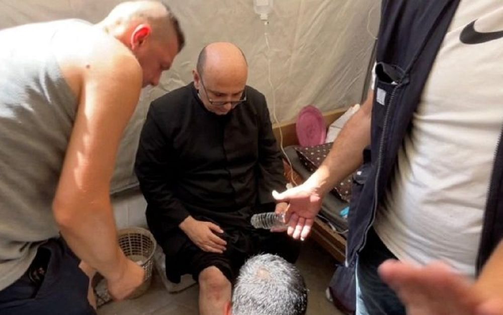 Israel bombarde&oacute; la Iglesia Sagrada Familia en Gaza. Varios heridos, entre ellos, el cura argentino Gabriel Romanelli.