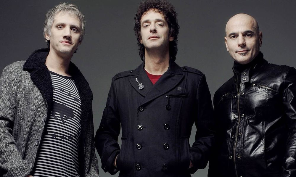 Tras agotar cuatro funciones en pocas horas, Soda Stereo anunció una quinta fecha de su espectáculo “Ecos” en el Movistar Arena. en el Movistar Arena.