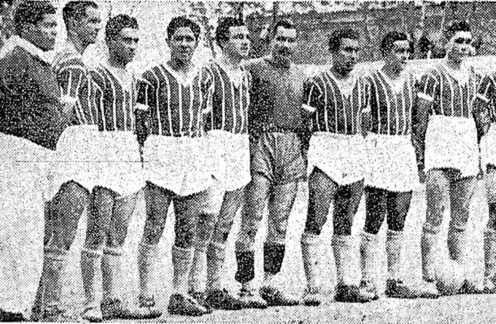 En el hall de la fama. Los once de Godoy Cruz en el duelo definitorio ante el Lobo: Elso, Izpura, Frigolé, Méndez, Garín, Unanua, Carabajal, Godoy, Rocco y Amaya. Secundino Arrieta era el DT y Arcadio Alonso el preparador físico.