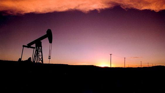 RINCON DE LOS SAUCES - 15/01/97. Les pasamos la información sobre el anuncio que acaba de hacer YPF. “Un proyecto de futuro – Programa de desarrollo exploratorio y productivo 2010/2014”. El programa tiene como objetivo hacer una revisión integral del potencial exploratorio de todas las cuencas sedimentarias de la Argentina y un relevamiento de todo el dominio minero nacional. YPF tiene previsto financiar todas las actividades que fueran necesarias para obtener información de la totalidad de bloques exploratorios que aún no fueron asignados por la Nación o las provincias a ninguna compañía y que podrían contener nuevas reservas petroleras y gasíferas. Asimismo, YPF avanzará en el segundo semestre de año próximo con la búsqueda de hidrocarburos en las Islas Malvinas. El Programa estará liderado por YPF con un grupo de profesionales y técnicos dedicados exclusivamente al Plan; y se invita a participar a la Nación, las provincias, universidades, en tanto distintas entidades científicas y académicas se encargarán de validar los avances y conclusiones.  En los archivos adjuntos les pasamos un comunicado con a información detallada.petroleo pozo