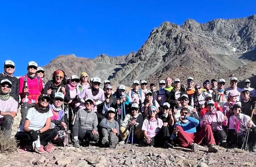 Mujeres con cáncer de mama o recuperadas de la enfermedad salieron en excursión el pasado viernes y llegaron el domingo al anochecer al Valle de las Lágrimas, donde ocurrió el “milagro de los Andes”. | Foto: gentileza