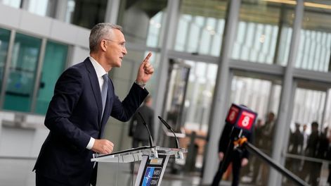 El secretario general de la OTAN Jens Stoltenberg habla con la prensa antes de la reunión de cancilleres de la organización en Bruselas, el 3 de abril de 2024. (Foto AP/Virginia Mayo)