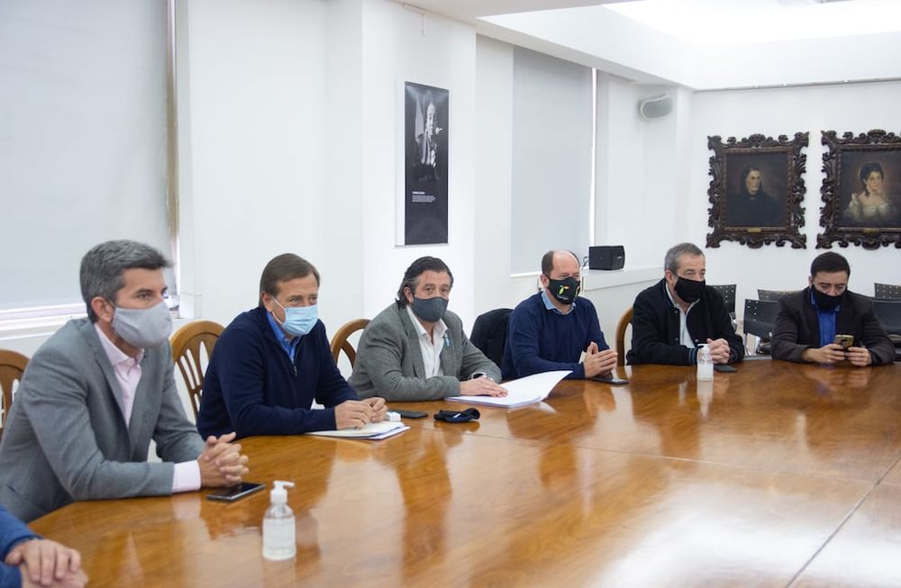 Ofensiva. Suárez y los intendentes de la provincia participarán de un acto para reivindicar el derecho de Mendoza. Será el viernes 19 de junio en Malargüe.