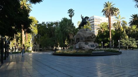 Los Andes | El primer viñedo de malbec se ubicaba en el actual cruce de calle 9 de julio y peatonal Sarmiento, desde Rivadavia hasta lo que hoy es la plaza San Martín. Foto: José Gutiérrez / Los Andes