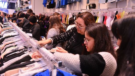 Ventas del Día de la Madre con fuerte caída en indumentaria y un crecimiento en el rubro de la tecnología.