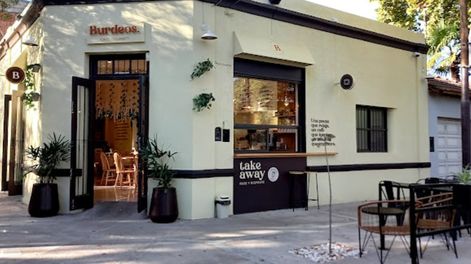 Burdeos busca incorporar personal al local ubicado en calle Rufino Ortega, de Ciudad. Foto: Google