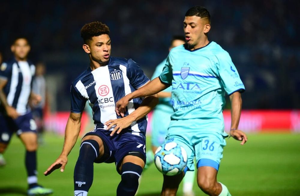 El Matador ante Godoy Cruz, por las semifinales de Copa Argentina, partido disputado en San Luis. (José Gabriel Hernández / La Voz).