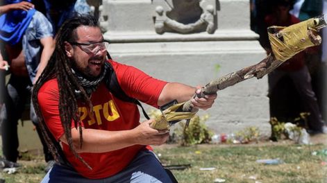 La violencia y los virus mutantes del mal ejemplo - Por Alicia Duo
