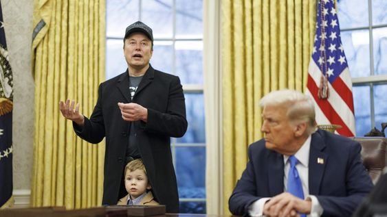 El empresario Elon Musk, con su hijo X y el presidente estadounidense Donald Trump. EFE/EPA/Aaron Schwartz / POOL