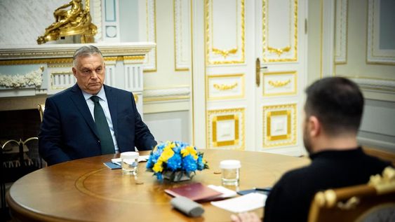 El primer ministro de Hungría, Viktor Orbán, se reúne esta mañana con el presidente de Ucrania, Volodimir Zelenski, en un primer encuentro que podría delimitar el fin de la guerra con Rusia.