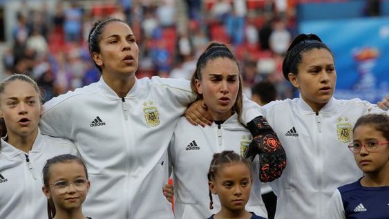 La emoción de las jugadoras argentinas en el momento del himno
