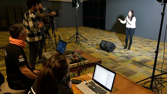 08 junio 2022 SociedadCasting de cantantes del Canta Conmigo Ahora en el Arena MaipúEn la foto: Lorena AlsoFoto: Orlando Pelichotti / Los Andes