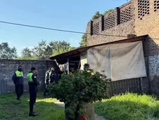 La policía realizó peritajes en la vivienda donde ocurrió el horror.&nbsp;