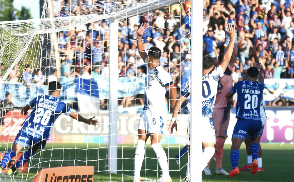 El Var anuló el gol de Mateo Mendoza por offside, y todo Godoy Cruz estalló