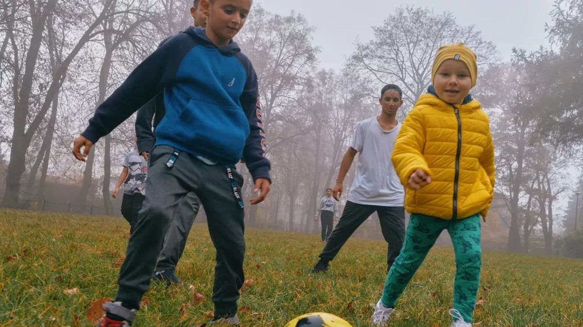 Los estudios muestran que los niños que juegan al aire libre desarrollan mejor 2 herramientas claves para enfrentar la vida