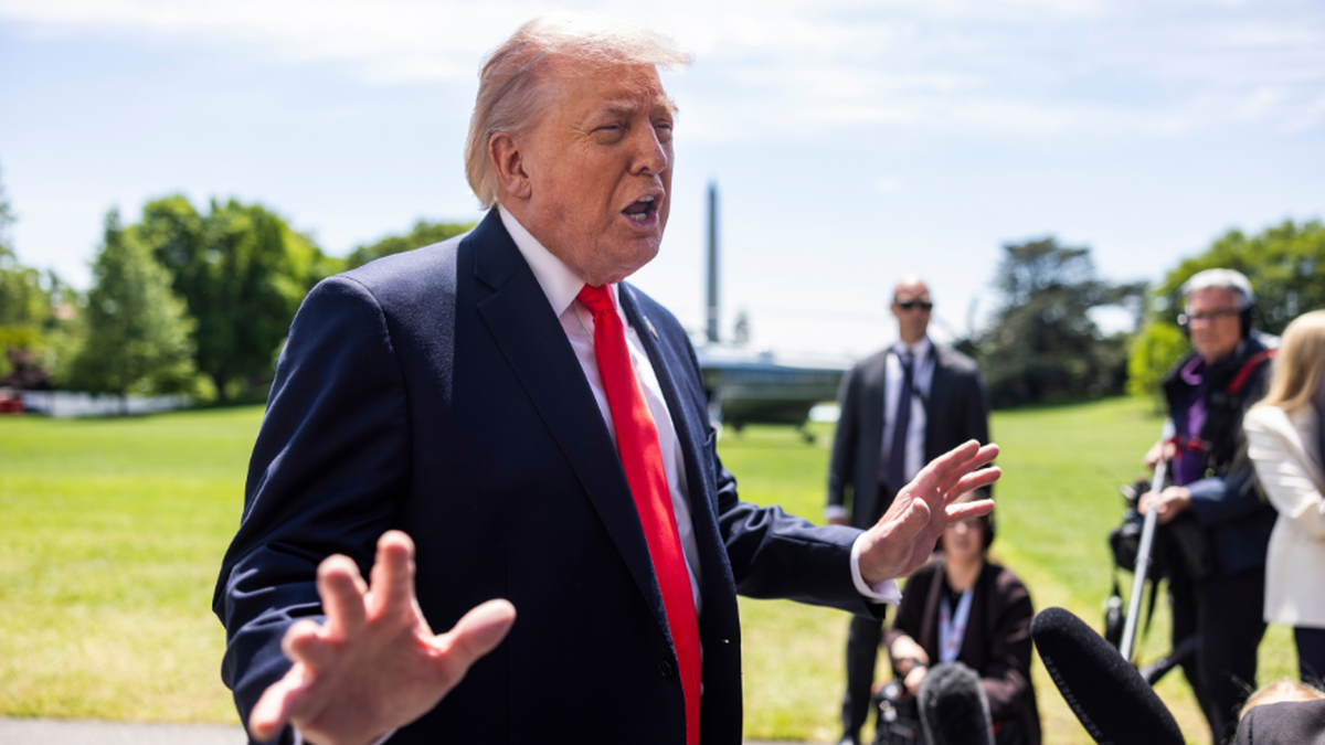 Trump aumentará al 25% los aranceles a automóviles de la Unión Europea que ingresen a Estados Unidos