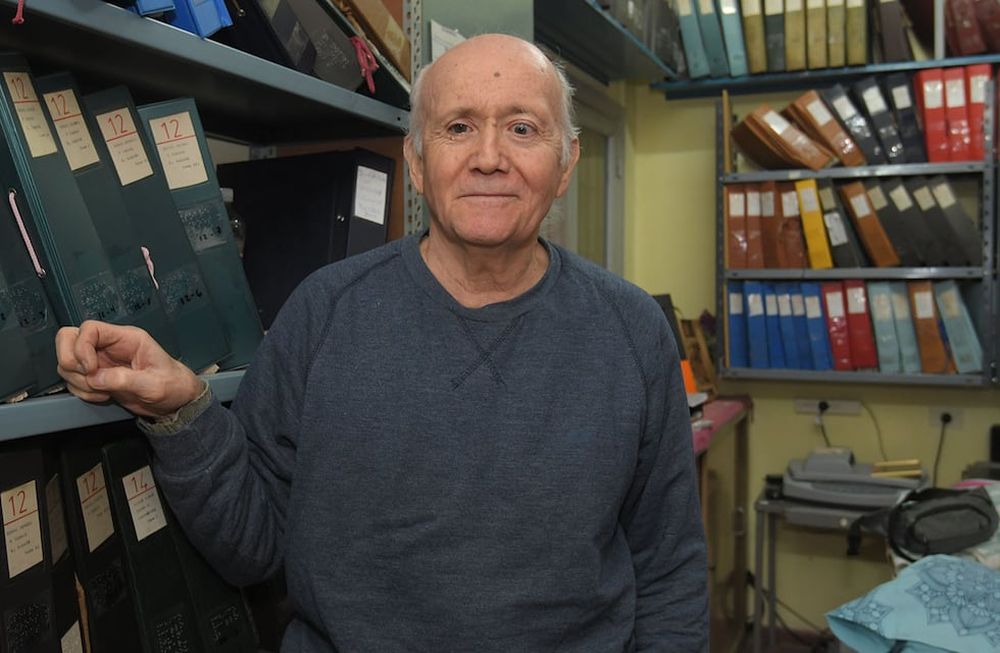 Pedro Sánchez presidente de la Asociación Biblioteca Santa Rosa de Lima donde se dedican a transcribir libros en braille y audio libros para personas no videntes.  Foto: Marcelo Rolland / Los Andes