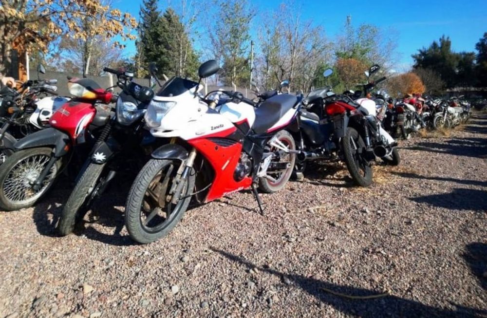 Remate de autos y motos en Godoy Cruz.