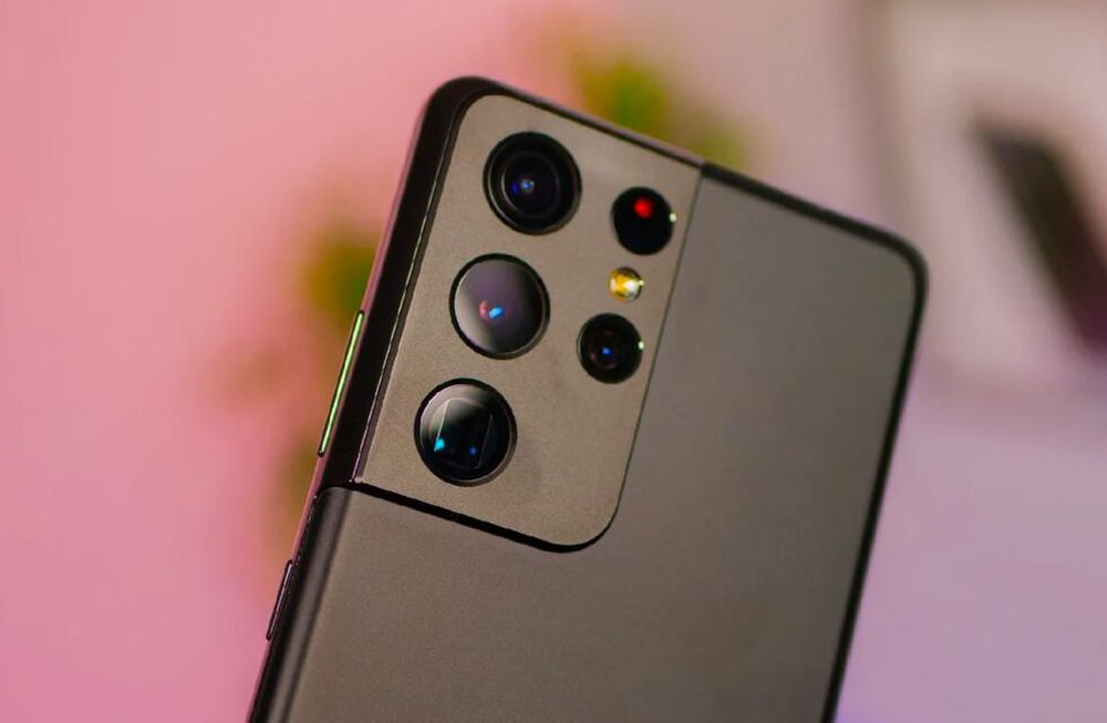 Samsung presentó su nuevo teléfono Galaxy S21 que viene en tres modelos, con 5G, mejores cámaras y sin cargador en la caja.