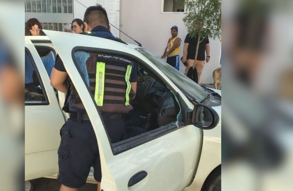 Un bebé quedó encerrado en un auto en Neuquén.
