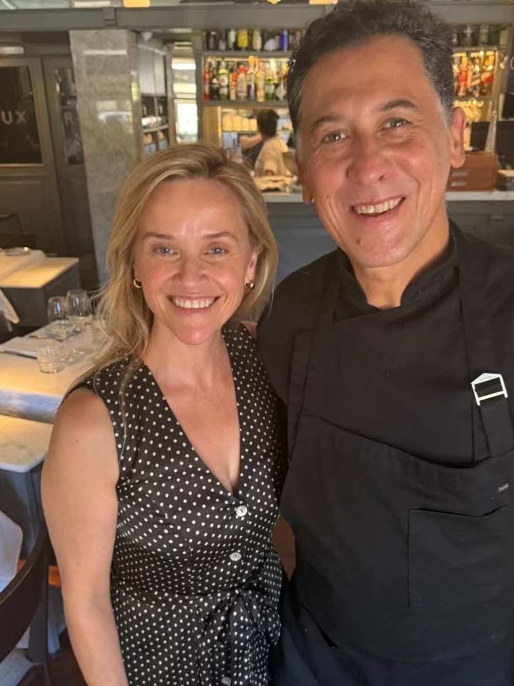 La actriz Reese Witherspoon junto al reconocido chef argentino Martín Rebaudino.
