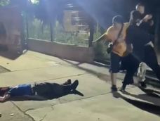 Lo noquearon a la salida de un conocido boliche, está internado y lo tienen que operar