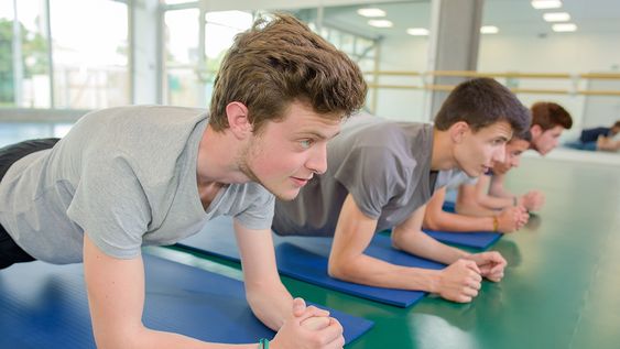 estudios muestran que los adolescentes que practican actividad fisica presentan mayor disciplina y rendimiento