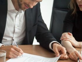 El Fondo de Asistencia Laboral (FAL) es un sistema de ahorro previo obligatorio para el sector privado creado por la Ley 27.802 y reglamentado por el Decreto 408/2026, diseñado para financiar futuras indemnizaciones por despido sin causa, preaviso e integración.