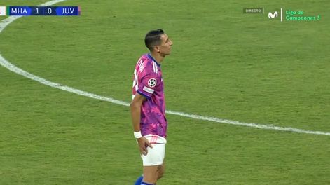 Ángel Di María sufrió una molestia muscular y tuvo que salir del partido por la Champions League.
