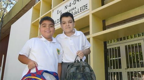 Los Andes | Tras el reencuentro, Román y Joaquín volvieron a compartir su fanatismo por los superhéroes y los videojuegos. | Foto: Orlando Pelichotti / Los Andes