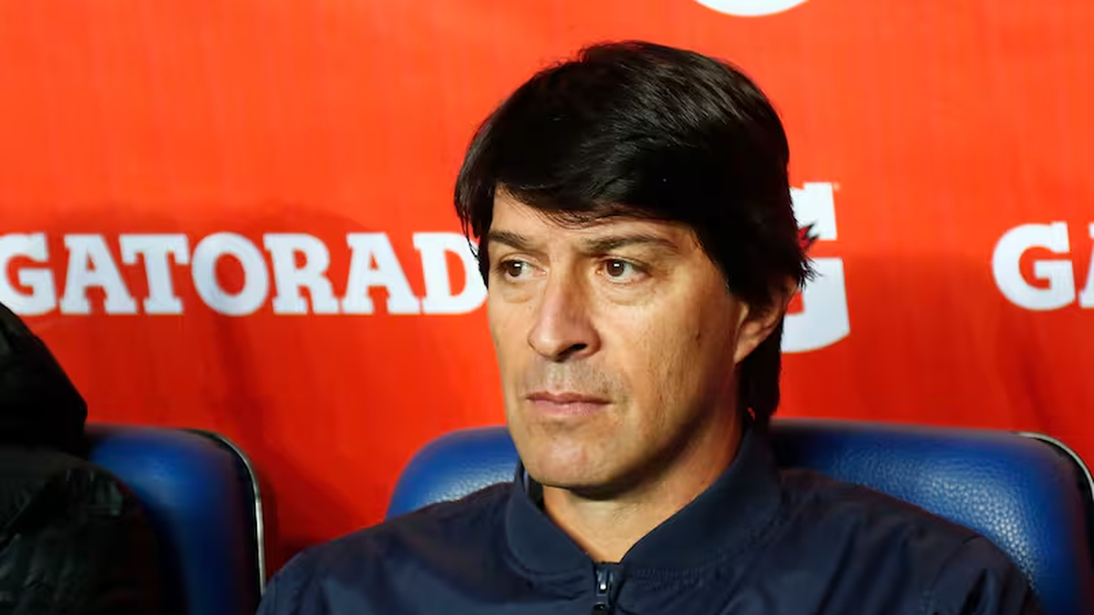 Daniel Garnero, DT de la Católica, calentó la previa ante Boca: 