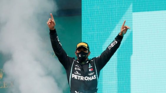 Lewis Hamilton festejó en un accidentado Gran Premio