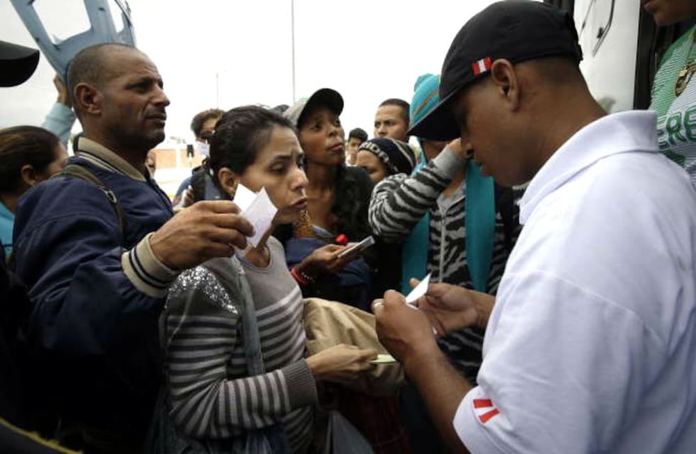 Perú permite ingresar a venezolanos si solicitan refugio humanitario