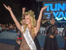 Agustina fue parte de una verdadera fiesta popular por haberse consagrado Virreina de la Vendimia. Agustina fue parte de una verdadera fiesta popular por haberse consagrado Virreina de la Vendimia.