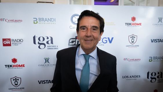 La Fundación Mediterránea desvinculó al economista Carlos Melconian tras la derrota en las elecciones. / Foto: Ignacio Blanco / Los Andes