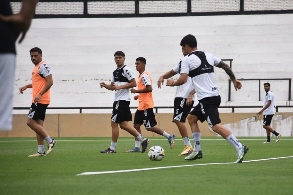 Entrenamiento de Gimnasia y Esgrima.