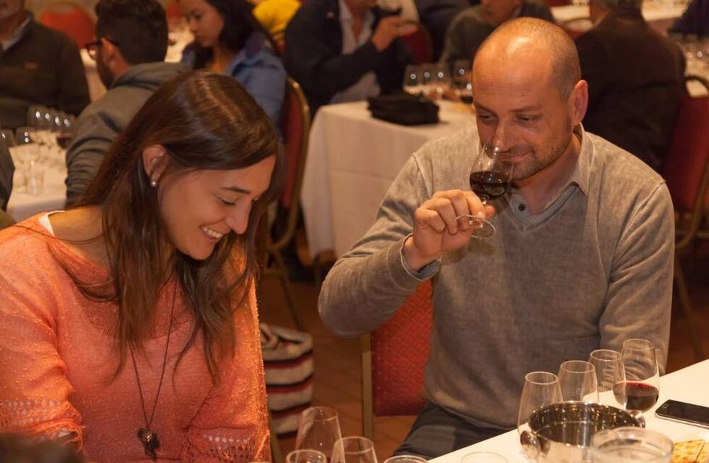 Cómo hacer la cata del vino, paso a paso