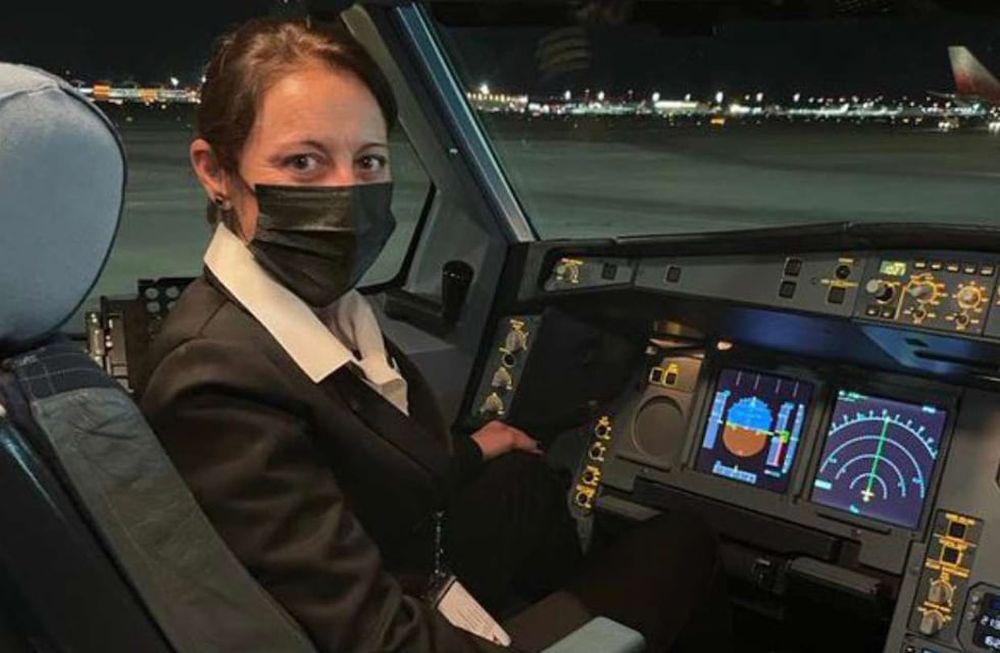 María Fernanda Coronel, la Tana, comanda uno de los aviones de Aerolíneas Argentinas que va a buscar vacunas e insumos a Rusia y China. TN.