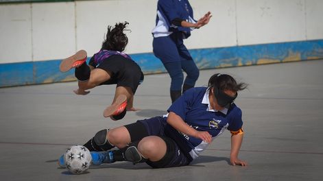 Los Andes | La historia de “Las Petroleras”, las mendocinas que no pueden ver, pero viven el fútbol con el corazón. Foto: Claudio Gutiérrez / Los Andes.