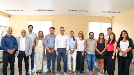 El intendente de Guaymallén, Marcos Calvente, junto con su gabinete renovado.&nbsp;