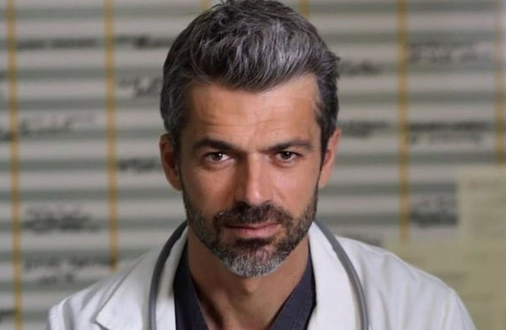 La serie sigue la historia de Andrea Fanti, un doctor que tras ser atacado por un paciente sufre un accidente y pierde la memoria de los últimos 12 años.