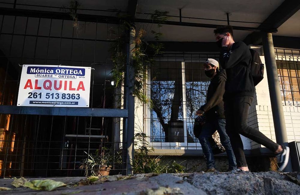 La fórmula para el cálculo es: el total del alquiler dividido por el índice con fecha de cuando se firmó el contrato, multiplicado por el índice del día en que se aplica el aumento sobre el mismo. Foto:José Gutierrez / Los Andes